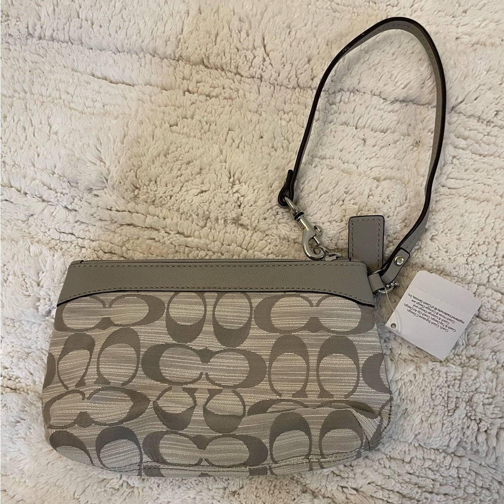 Coach Wristlet New With Tags Beautiful - Picture 2 of 6